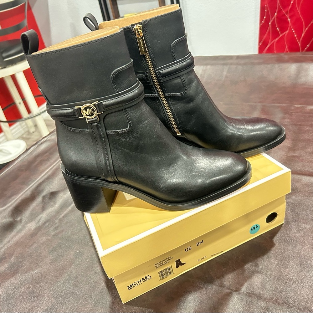 Michael Kors Mindy block heel bootie